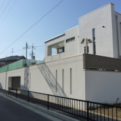 U邸